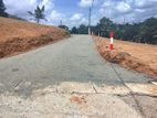 මීපේ ඉංගිරිය (124) ප්රධාන බස් පාරට මුහුණලා පාදුක්ක නගරයේ