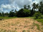 මීරිගම කළුඅග්ගලින් අඩි 20 මාර්ග පහසුකම් සහිත නේවාසික ඉඩමක් විකිණීමට