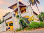 මීරිගම නගරයට ආසන්නව සුපිරි තට්ටු දෙකේ නිවසක් විකිණීමට