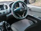 Mitsubishi 4DR 2012