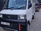 Mitsubishi Minicab 2005