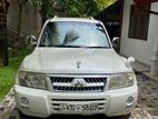 Mitsubishi Montero 2003