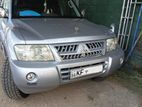 Mitsubishi Montero 2004