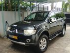 Mitsubishi Montero 2011