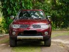 Mitsubishi Montero 2012