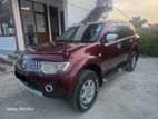 Mitsubishi Montero 2012