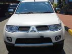 Mitsubishi Montero 2012