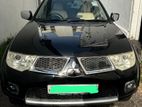 Mitsubishi Montero 2012