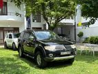 Mitsubishi Montero 2012
