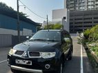 Mitsubishi Montero 2012