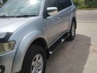 Mitsubishi Montero 2012