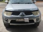 Mitsubishi Montero 2012