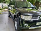 Mitsubishi Montero 2012
