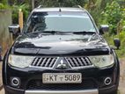 Mitsubishi Montero 2012