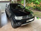 Mitsubishi Montero 2012