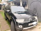 Mitsubishi Montero 2012