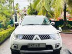 Mitsubishi Montero 2012