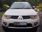 Mitsubishi Montero 2012