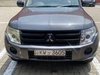 Mitsubishi Montero 2013