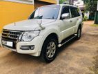 Mitsubishi montero - Rent