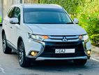 Mitsubishi Outlander G Navi Premium 1St 2015