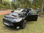 Mitsubishi Outlander Hybrid 2013