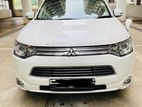 Mitsubishi Outlander PHEV 2013