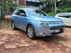 Mitsubishi Outlander PHEV 2013