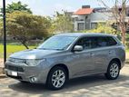 Mitsubishi Outlander PHEV 2013