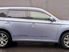 Mitsubishi Outlander PHEV 2013