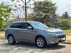 Mitsubishi Outlander PHEV 2013