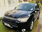 Mitsubishi Outlander PHEV 2013