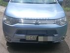 Mitsubishi Outlander PHEV 2013