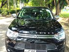 Mitsubishi Outlander PHEV 2013