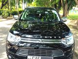 Mitsubishi Outlander PHEV 2013