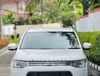 Mitsubishi Outlander PHEV 2013