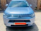 Mitsubishi Outlander PHEV 2013