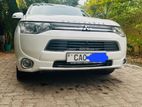 Mitsubishi Outlander PHEV 2013