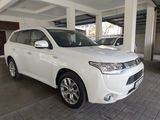 Mitsubishi Outlander PHEV 2013
