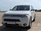 Mitsubishi Outlander PHEV 2014