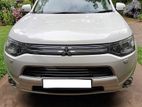 Mitsubishi Outlander PHEV 2014
