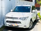 Mitsubishi Outlander PHEV 2014