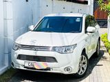 Mitsubishi Outlander PHEV 2014