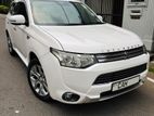 Mitsubishi Outlander PHEV 2015