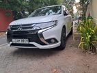 Mitsubishi Outlander PHEV 2015