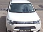 Mitsubishi Outlander PHEV 2015