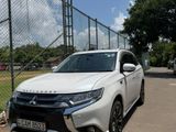 Mitsubishi Outlander PHEV 2015