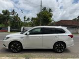 Mitsubishi Outlander PHEV 2015