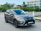 Mitsubishi Outlander PHEV G Navy Premium 2015