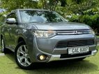 Mitsubishi Outlander PHEV G Nevi 2015